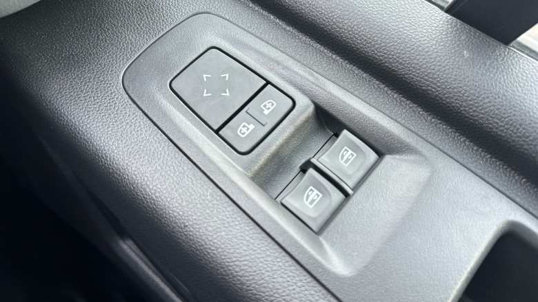 Renault Master Mwb Diesel Fwd MM35 Blue dCi 130 Advance Medium Roof Van